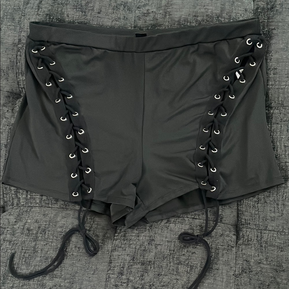 SHEIN Black High Waist Lace-Up Shorts